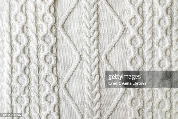 texture of smooth knitted white sweater with pattern. flat lay style, close-up. - casaco de malha imagens e fotografias de stock