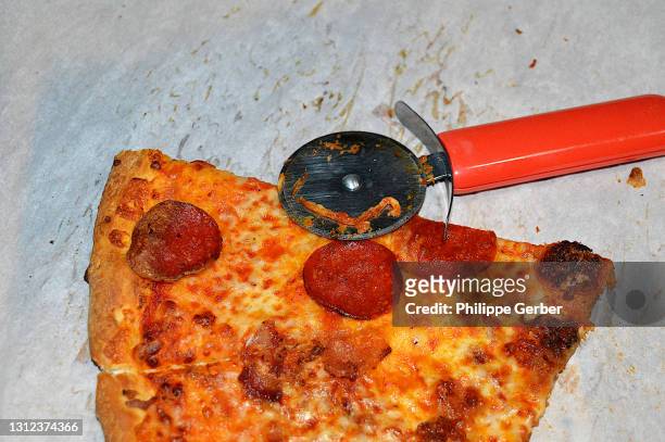 pizza slices - ピザカッター ストックフォトと画像