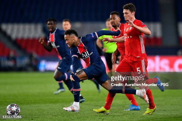 Neymar Jr of Paris Saint-Germain and Benjamin Pavard of FC Bayern Munich battle for possession during the UEFA Champions League Quarter Final Second...