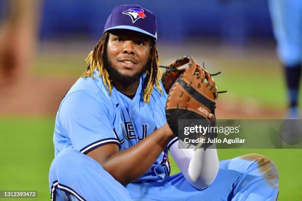 Vladimir Guerrero Jr. #27 of the Toronto Blue Jays looks to the umpire after tagging first before Gio Urshela of the New York Yankees in the ninth...