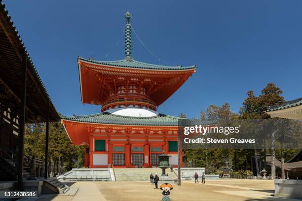 konpon daito temple at danjo-garan temple complex. - konpon daito - fotografias e filmes do acervo