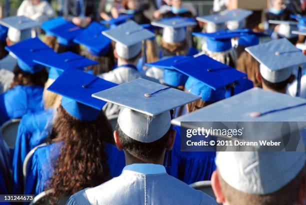 miles of mortar boards, graduation caps - birrete fotografías e imágenes de stock