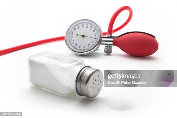 danger to health of excess salt - high blood pressure stockfoto's en -beelden