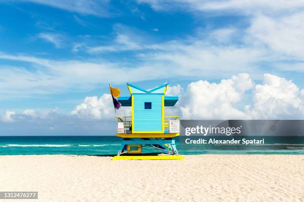 blue lifeguard hut on south beach, miami, florida, usa - miami beach stock-fotos und bilder