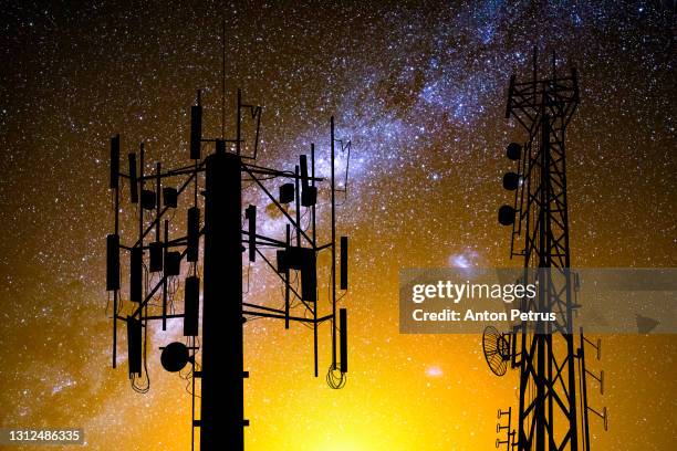 communication tower against the background of the starry sky. communication concept - frequenz stock-fotos und bilder