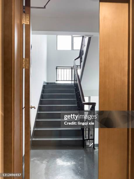 stairs in the middle of a door - apartment front door foto e immagini stock