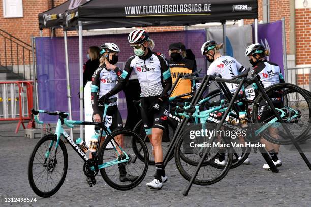 Start / Ane Santesteban Gonzalez of Spain, Moniek Tenniglo of Netherlands, Georgia Williams of New Zealand & Urska Zigart of Slovenia and Team...