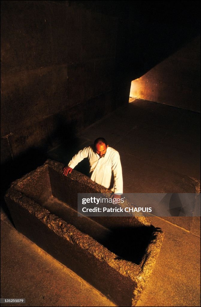 Corpse Inside Pyramids Pyramid of Kheops, inside the pyramid, the King's chamber and his ...