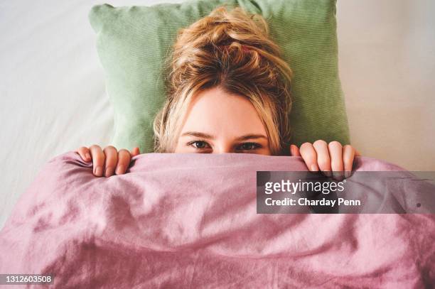 i'm not getting out of bed today - cushion imagens e fotografias de stock