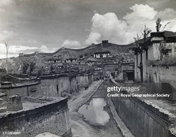 Gyantse from the south. By J.B. Noel. Mount Everest Expedition 1922.