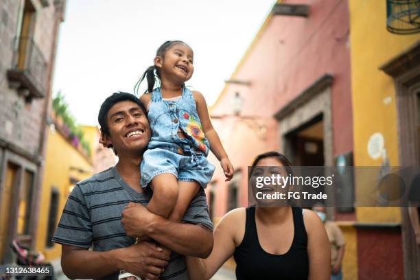 retrato de una familia feliz caminando al aire libre - humility fotografías e imágenes de stock
