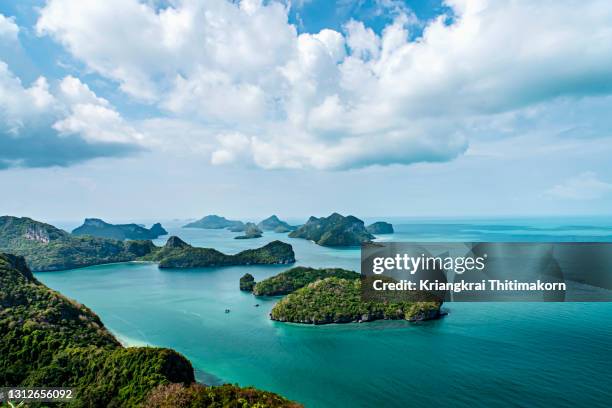 ang thong national marine park pristine islands, near koh samui, thailand. - province de surat thani photos et images de collection