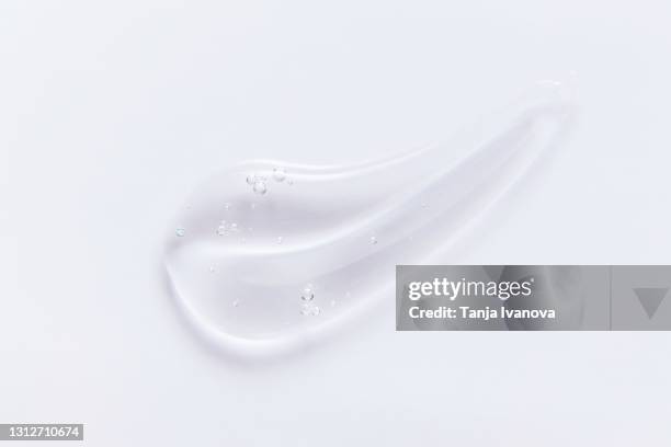 transparent smear of gel on white background. liquid hyaluronic acid gel. flat lay, top view, copy space - gel de cabelo imagens e fotografias de stock