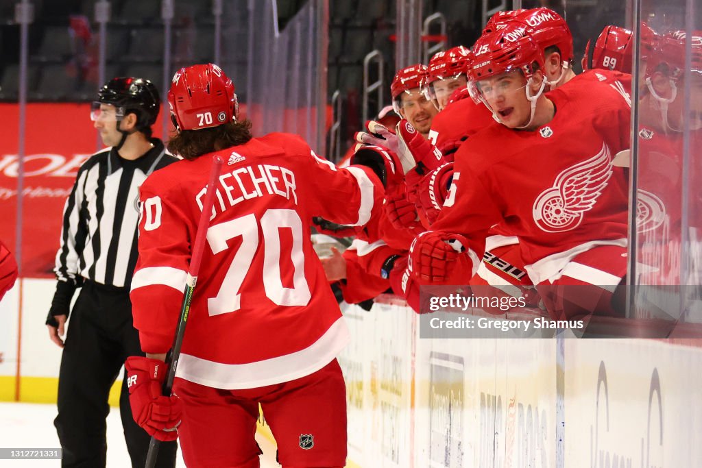 Chicago Blackhawks v Detroit Red Wings