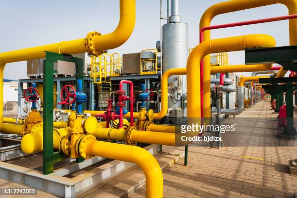 tubería y válvula de planta química - air valve fotografías e imágenes de stock