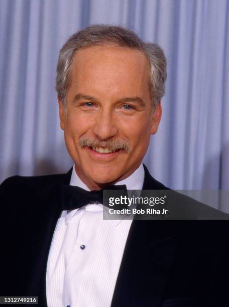 Actor Richard Dreyfuss backstage at the Academy Awards Show, March 30, 1987 in Los Angeles, California.