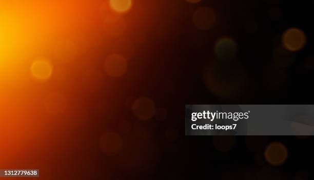light leak burn auf schwarzem hintergrund mit bokeh - heraustropfen stock-grafiken, -clipart, -cartoons und -symbole