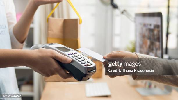 paying the bill with contactless credit card - order pad stock pictures, royalty-free photos & images