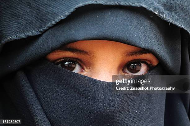 covered muslim child - hijab girl stock-fotos und bilder