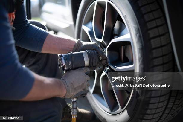tire changing in a car service - tire change stock pictures, royalty-free photos & images