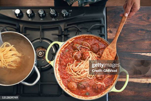 meatballs with spaghetti and tomato sauce - sauce stock pictures, royalty-free photos & images