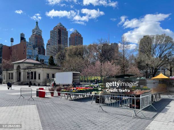 union square market - union square new york city stock pictures, royalty-free photos & images