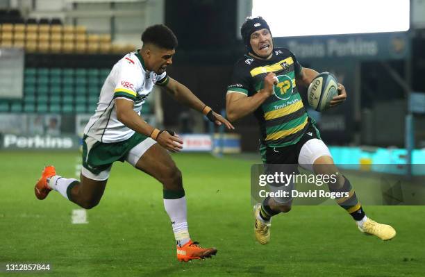 Piers Francis of Northampton Saints races past Irish wing Ben Loader on his way to scoring the 5th Saints try during the Gallagher Premiership Rugby...