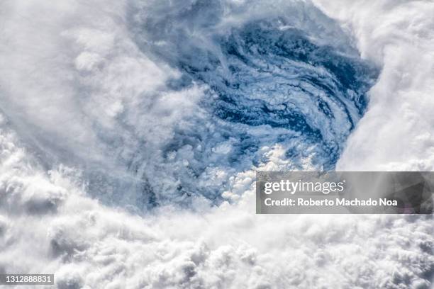 close up of the eye of hurricane michael, year 2018 - wirbelsturm stock-fotos und bilder