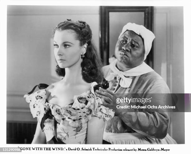 Hattie McDaniel tries to console Vivien Leigh in a scene from the film 'Gone With The Wind', 1939.