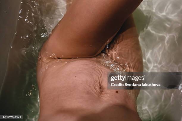 real post-partum body - bathroom closeup stockfoto's en -beelden