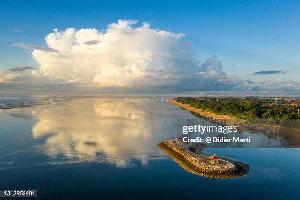 dramatic clouds over the sanur beach in early morning in bali, indonesia - sanur bildbanksfoton och bilder