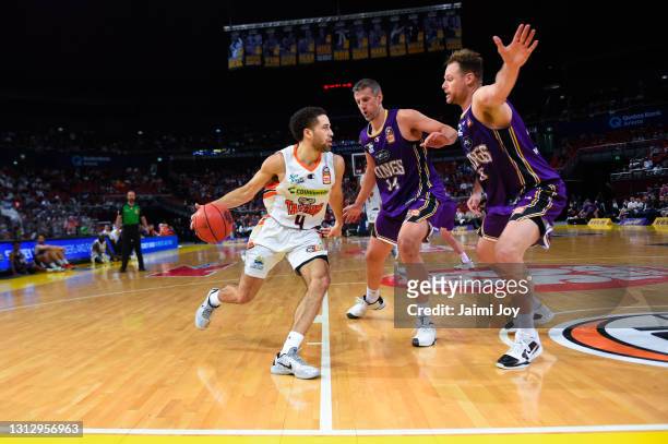 Tad Dufelmeier of Cairns Taipans is defended by Daniel Kickert and Brad Newley of Sydney Kings during the round 14 NBL match between the Sydney Kings...