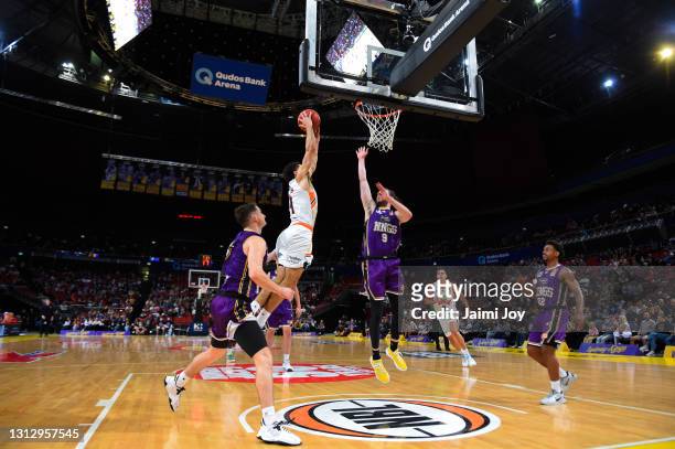 Tad Dufelmeier of Cairns Taipans shoots as he is defended by Craig Moller of Sydney Kings during the round 14 NBL match between the Sydney Kings and...