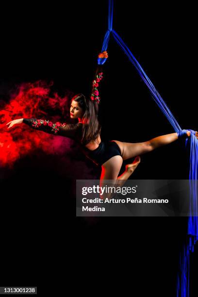 aeria lsilks - acrobate photos et images de collection
