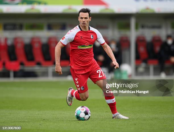 Nicolas Hoefler of Freiburg controls the ball during the Bundesliga match between Sport-Club Freiburg and FC Schalke 04 at Schwarzwald-Stadion on...