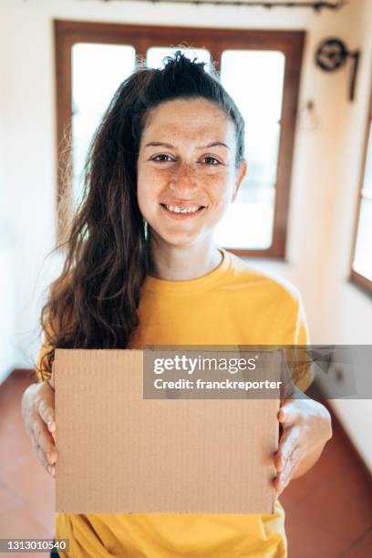 woman holding a blank sign - holding above head stock pictures, royalty-free photos & images