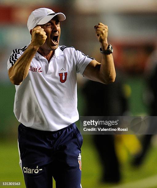 Coach Jorge Sampaoli of Universidad de Chile celebrate after winning a match against Argentina's Arsenal as part of the 2011 Copa Bridgestone...