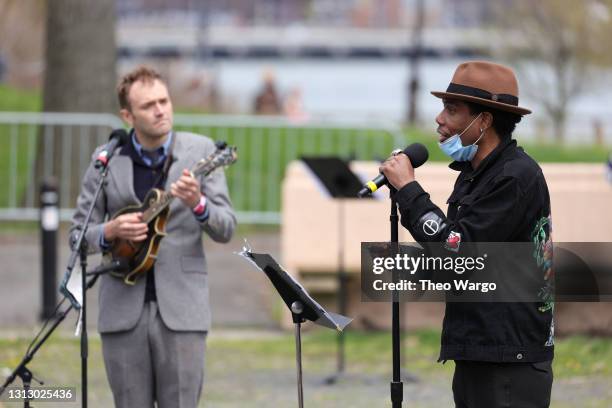 Curl Stan Rux 53 Carl Hancock Rux Photos & High Res Pictures - Getty Images