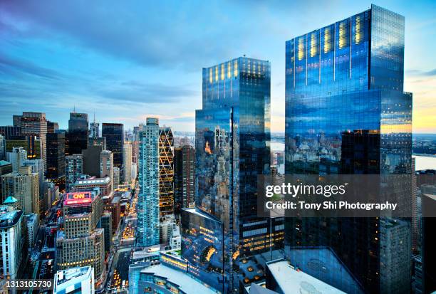 time warner center building, columbus circle midtown manhattan usa - columbus circle photos et images de collection