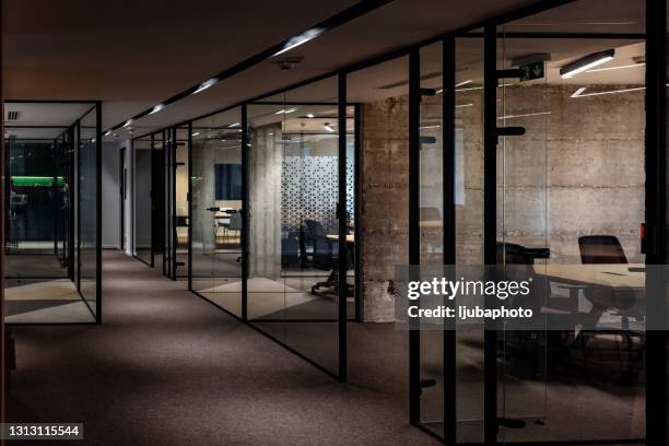 modern open office with reception and glass partition - cubicles imagens e fotografias de stock