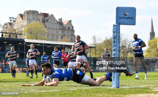 Will Muir of Bath dives over to score his side's first try during the Gallagher Premiership Rugby match between Bath and Leicester Tigers at The...