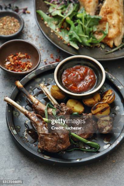 brasilianisches lammgestell - lamm fleisch stock-fotos und bilder