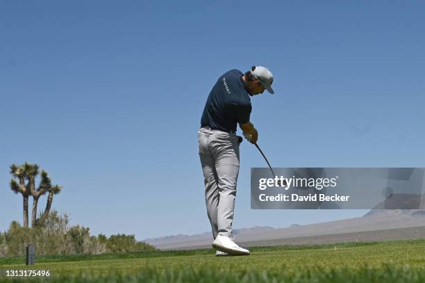 Jamie Lovemark plays his shot on the first tee during the final round of the MGM Resorts Championship at Paiute at the Las Vegas Paiute Golf Resort...