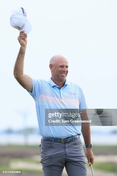 Stewart Cink of the United States celebrates on the 18th green after winning the RBC Heritage on April 18, 2021 at Harbour Town Golf Links in Hilton...