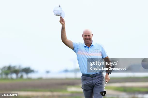 Stewart Cink of the United States celebrates on the 18th green after winning the RBC Heritage on April 18, 2021 at Harbour Town Golf Links in Hilton...