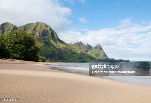 tunnels beach kauai - hanalei stock pictures, royalty-free photos & images