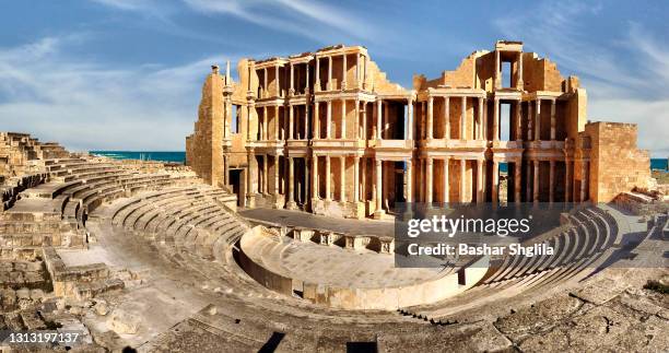 sabratha theater - sabratha foto e immagini stock