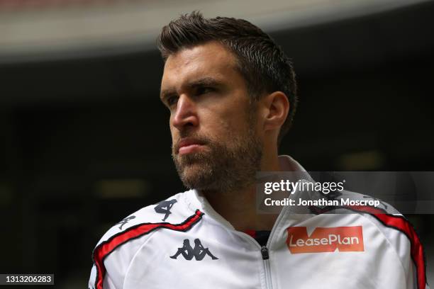 Kevin Strootman of Genoa CFC enters the field of play for the Serie A match between AC Milan and Genoa CFC at Stadio Giuseppe Meazza on April 18,...