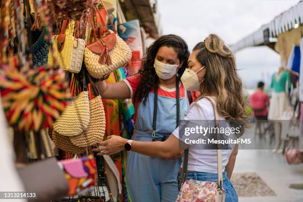 tourists buying handbags at the craft fair - the bazaar stock pictures, royalty-free photos & images