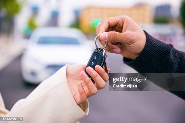 din nya bilnyckel - handing over keys bildbanksfoton och bilder
